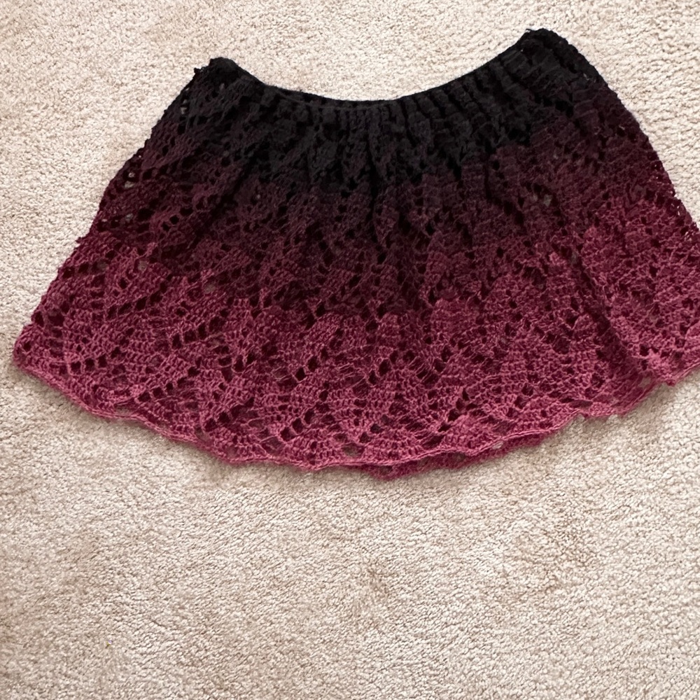 Elegant Black and Burgundy Lace Skirt - Picture 4 of 7